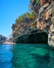 Grotta del Leone Entrata - Isola Dino